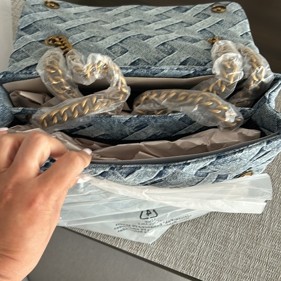 BEAUTIFUL KURT GEIGER LARGE DENIM PURSE WITH GOLD CHAIN STRAP ๐๐ฉต๐ - Picture 6 of 8